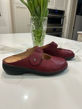 Finn Comfort Women's Burgundy Leather Slip-On Clogs
